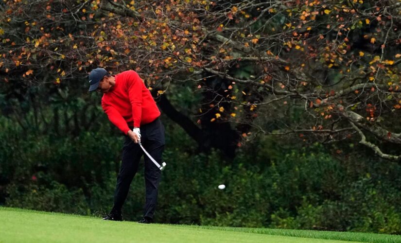 Column: The color of Masters in April is missing a red shirt
