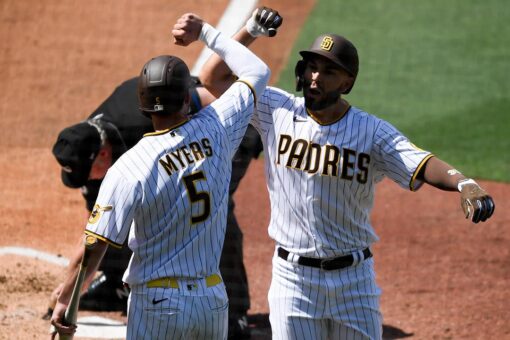 Hosmer, Padres beat Diamondbacks 8-7 in wild opener