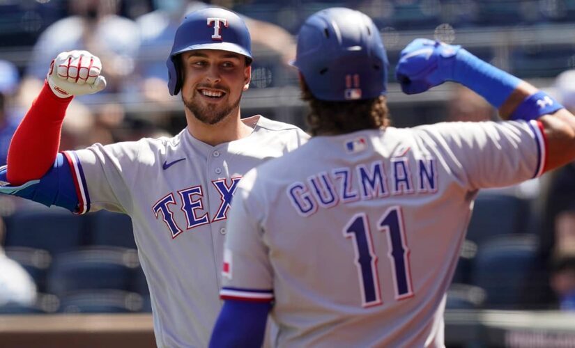 Lowe hits towering HR, Texas tops Royals to avoid sweep