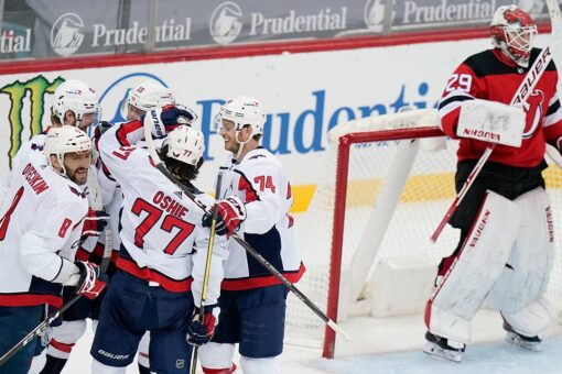 Great 8: Ovechkin scores historic PP goal, Caps sweep Devils