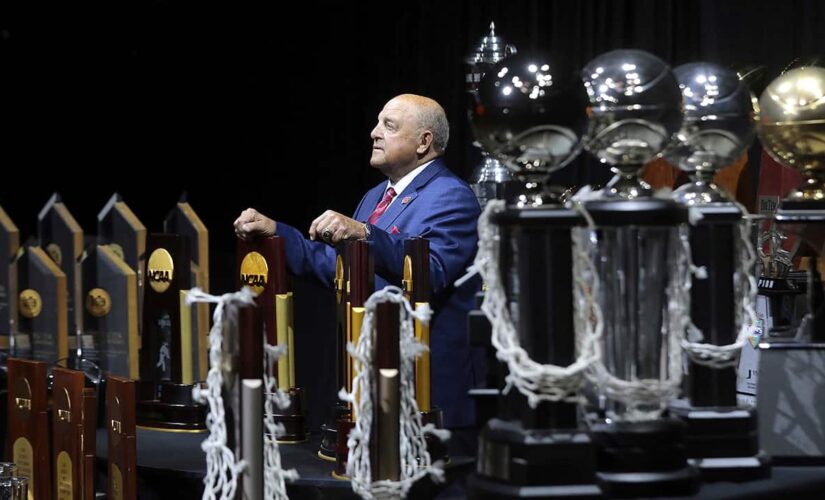 Barry Alvarez, AD who reshaped Wisconsin sports, to retire