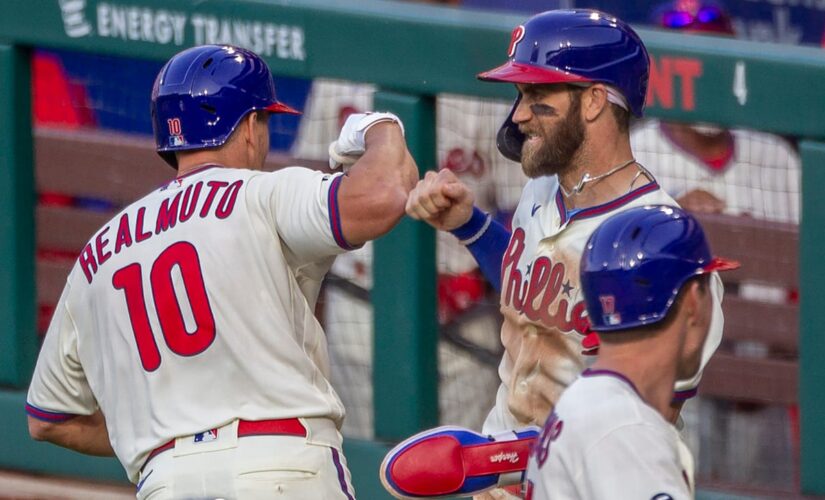 Bohm, Realmuto hit 3-run homers, Phillies beat Mets 8-2