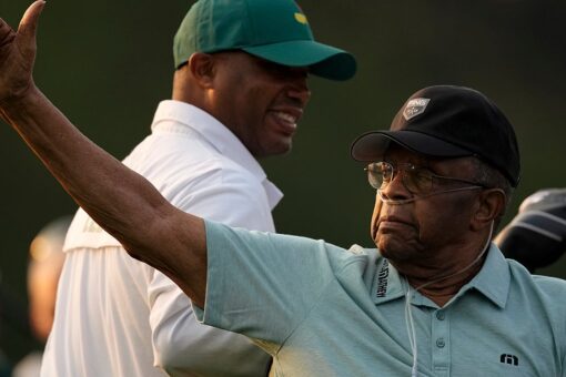 With a wave and smile, Lee Elder helps open the Masters