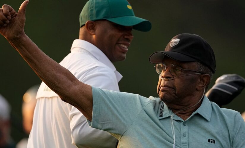 With a wave and smile, Lee Elder helps open the Masters