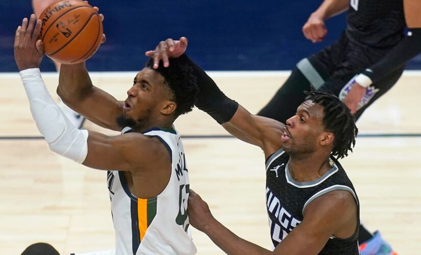 Jazz beat Kings 128-112, extend home winning streak to 24