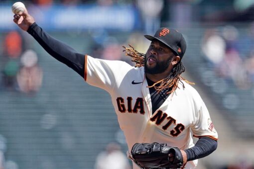 Cueto sharp until lat tightness in 6th, Giants blank Reds