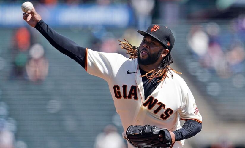 Cueto sharp until lat tightness in 6th, Giants blank Reds