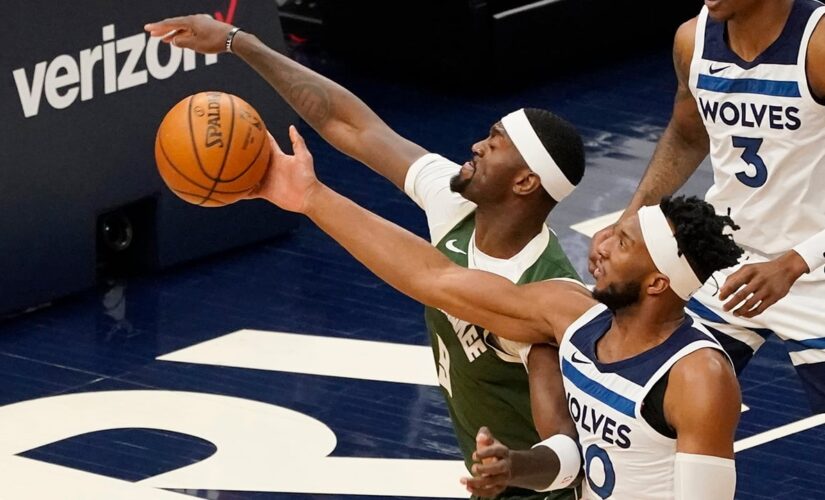 Middleton leads Bucks in 130-105 breeze by Timberwolves