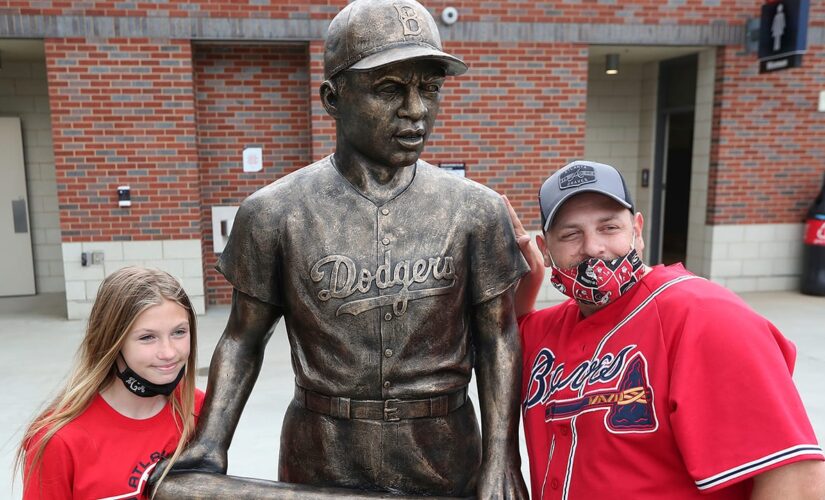 Dodgers gather at Jackie Robinson statue to pay respects