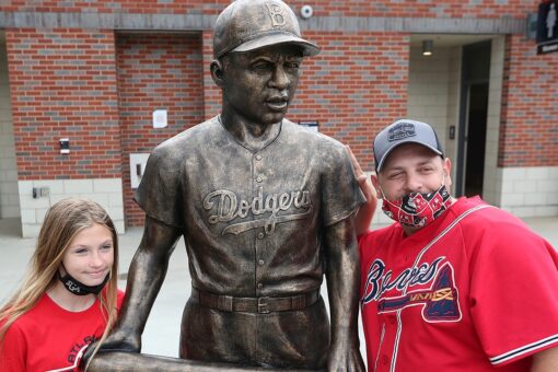 Dodgers gather at Jackie Robinson statue to pay respects