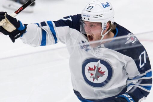 Ehlers, Connor each score 2 as Jets surge past Leafs 5-2