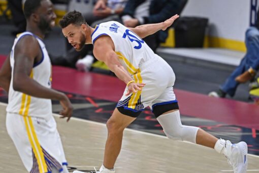 Curry scores 33, Warriors roll to 119-101 win over Cavaliers