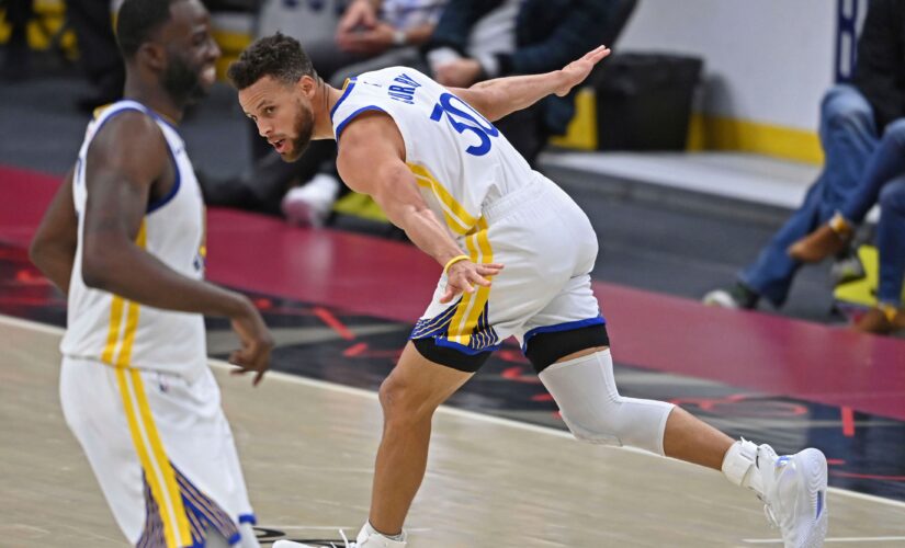 Curry scores 33, Warriors roll to 119-101 win over Cavaliers