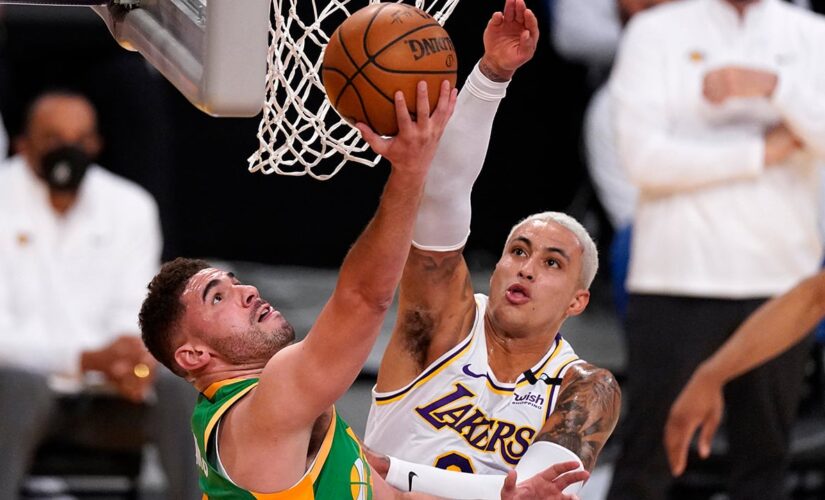 Lakers hold off NBA-leading Jazz 127-115 in OT