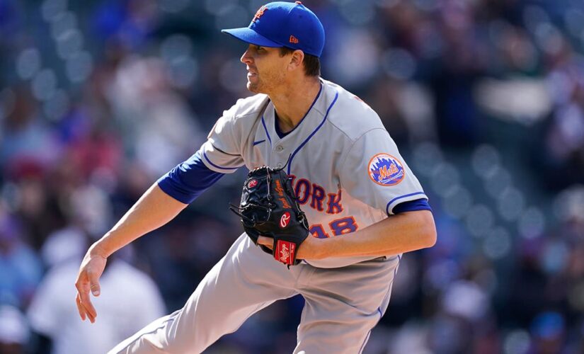 DeGrom strikes out 9 in row as Mets split with Rockies