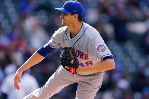 DeGrom strikes out 9 in row as Mets split with Rockies