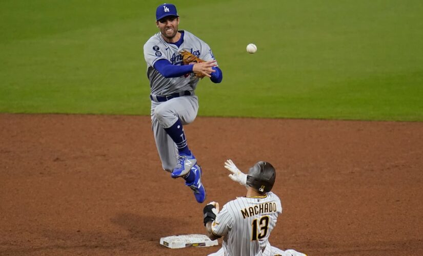 Betts makes diving grab as Dodgers beat Padres 2-0