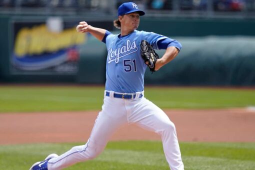 Perez’s 2-run shot gives Royals 2-0 win over Blue Jays