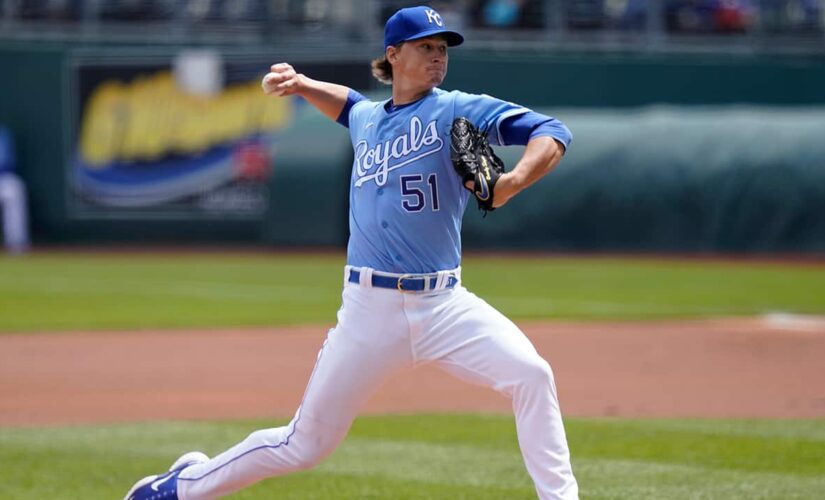 Perez’s 2-run shot gives Royals 2-0 win over Blue Jays