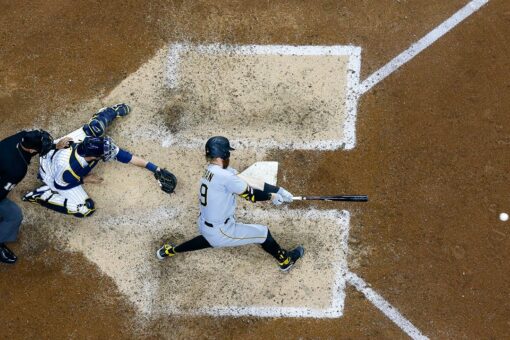 Moran HR, RBI double in 10th leads Pirates over Brewers 6-5