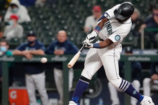 Mariners use 2 HRs, Moore’s defensive gem to top Dodgers 4-3