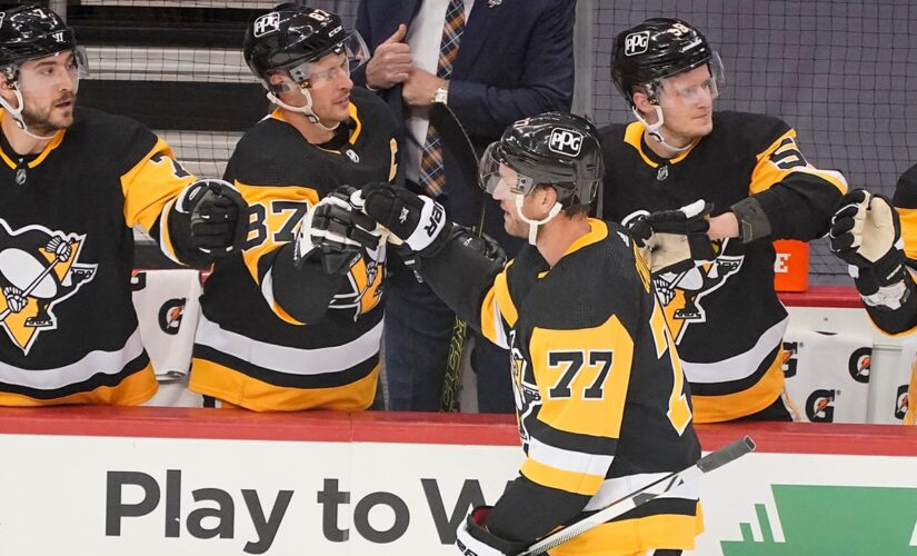 Carter scores first with Pittsburgh in 7-6 win over Devils