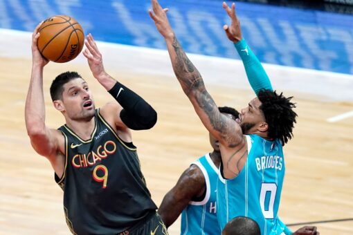 Vucevic dominates as Bulls pound Hornets 108-91