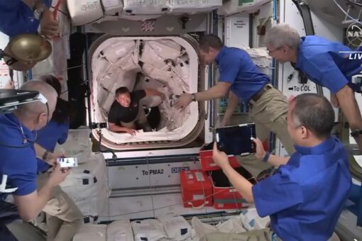 Biggest space station crowd in decade after SpaceX arrival