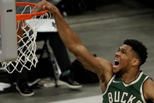 Antetokounmpo has big day, Bucks trounce 76ers 132-94