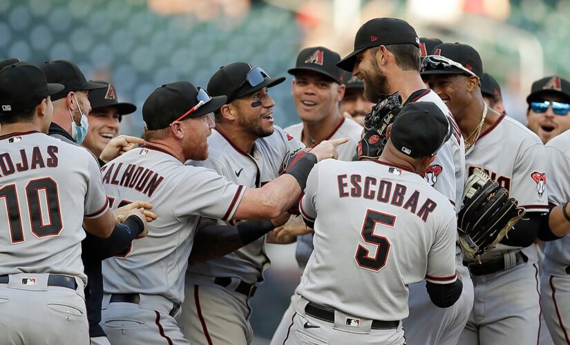 Bumgarner pitches 7-inning no-hitter, Arizona sweeps Braves