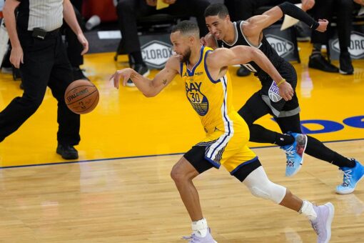 Curry sets NBA record for 3-pointers in a month with 85