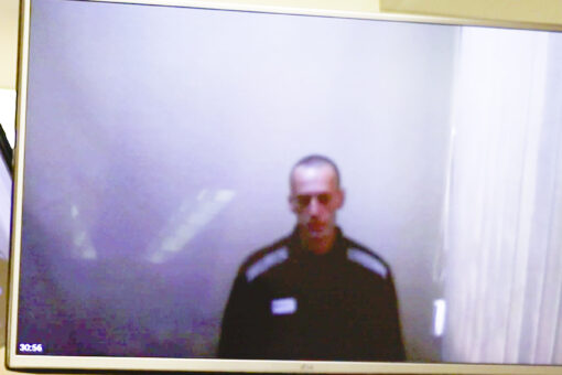 Navalny looks gaunt in court after ending hunger strike