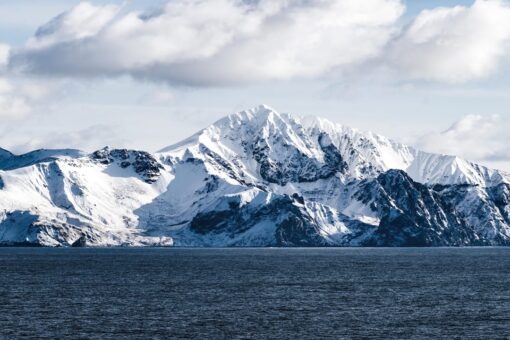 Alert level raised for Aleutian Islands volcano emitting ash