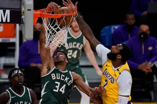 Drummond leaves debut with bruised toe, Bucks beat LA 112-97