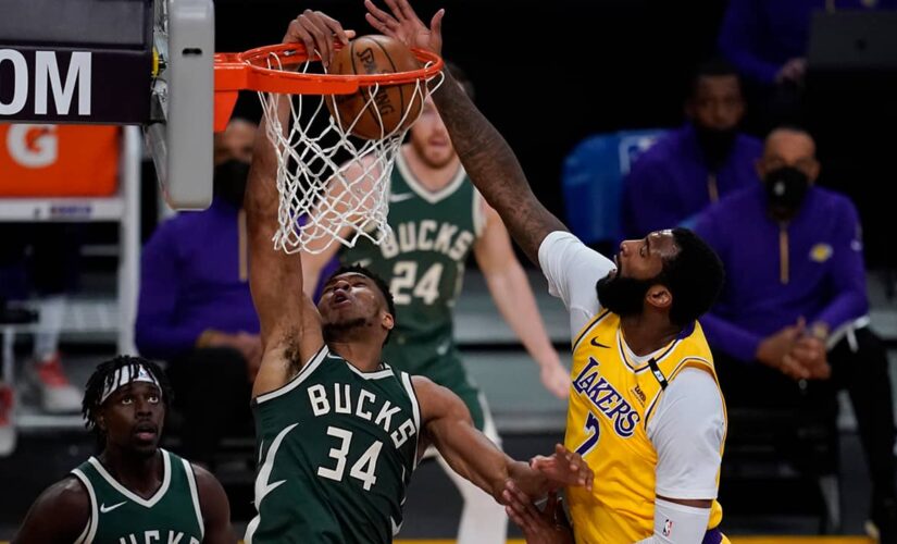 Drummond leaves debut with bruised toe, Bucks beat LA 112-97