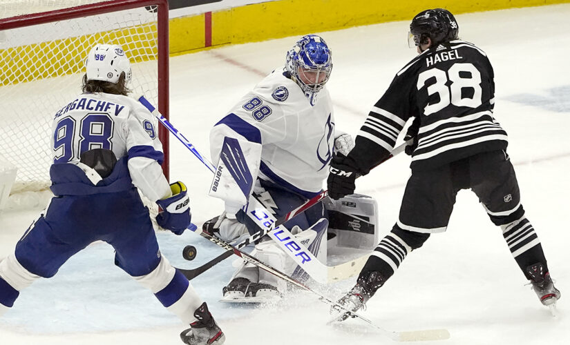Lightning clinch playoff spot with 7-4 victory over Chicago