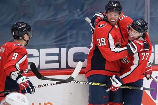 Mantha shines in debut, Ovechkin scores as Caps rout Flyers