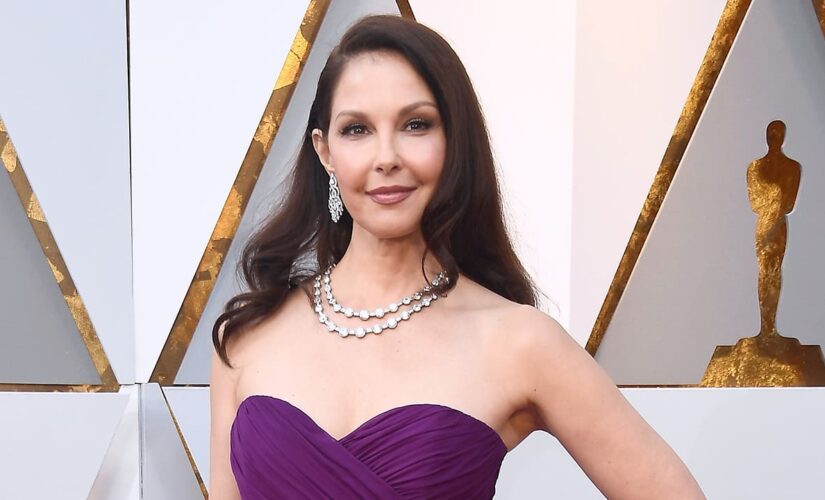 Ashley Judd says ‘the knee is coming along’ after shattering her leg in Africa: ‘I am getting back up’