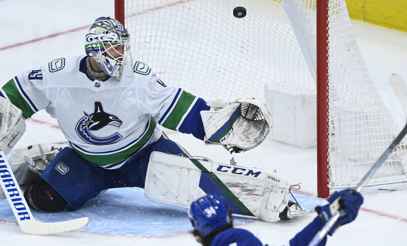 Matthews scores his 36th, Maple Leafs beat Canucks 4-1