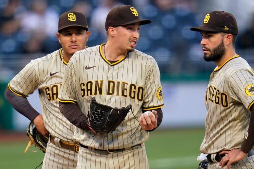 Pirates chase Snell in 1st inning, beat Padres 8-4