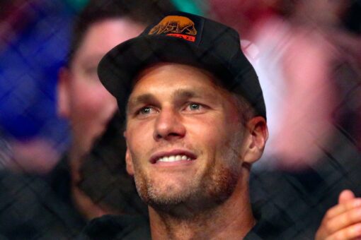 UFC’s Chris Weidman suffers brutal leg break – with Tom Brady, Tim Tebow among 15,000 Florida spectators