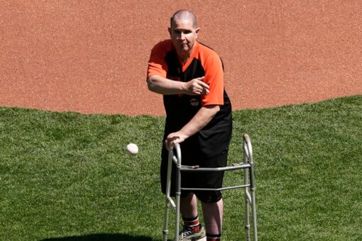 Bryan Stow throws out first pitch at Giants’ home opener 10 years after vicious beating