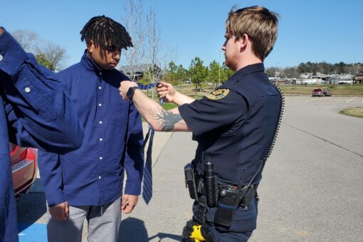 Tennessee police officer helps teens get through a ‘knotty’ prom situation