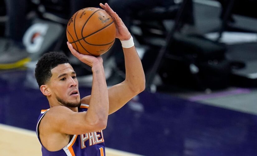 Booker scores season-high 45, Suns beat Bulls 121-116