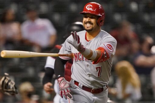 Barnhart’s two-out single leads Reds over D-backs 6-5 in 10