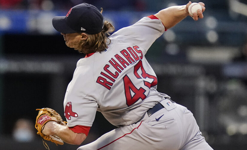 Richards strikes out 10, pitches Red Sox past Mets 2-1