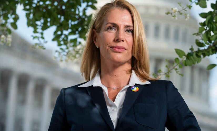 President of flight attendants union urges extension of face mask mandate