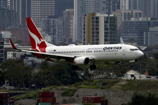 Comedian accidentally charged $770M for extra legroom on flight