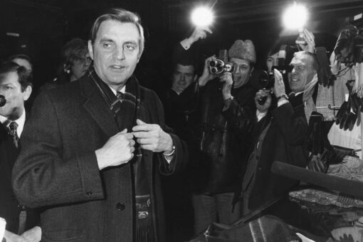 Mondale pens touching letter to his team prior to his death