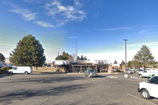 FedEx driver shot during Colorado robbery; 3 suspects on the run